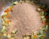 Foto del paso 2 de la receta: Couscous con verduras y salmón, todo en la misma olla