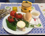 Foto del paso 1 de la receta: Sopa de tomates con almejas