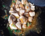 Foto langkah ke 4 dari resep Oseng Ayam Bumbu Taichan.