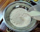 Foto langkah ke 3 dari resep Eggless Milk Bread - Roti Tawar Empuk dengan Bahan Sederhana.