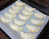 Foto del paso 5 de la receta: Empanadillas de pisto y pulpo adobado al horno