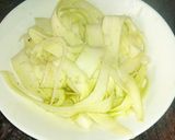 Foto del paso 2 de la receta Ensalada de calabacín, feta y nueces