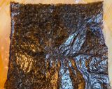 Foto del paso 2 de la receta: Rollitos Crujientes de Salmón en Papel de Arroz
