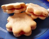 A picture of step 5 of Egg-Free Strawberry Jam Cookies.