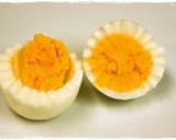 A picture of step 3 of Charaben Side Dish Flower Egg Carved with a Straw.