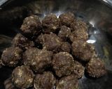 Foto langkah ke 3 dari resep Bola-Bola Coklat Biskuit Roma Kelapa.