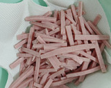 A picture of step 2 of Round cabbage with ham and onion.