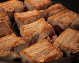 A picture of step 4 of Dongpo Pork Pressure-Cooked with Aromatic Star Anise.