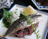 A picture of step 13 of Grilled Pacific Saury Sushi with Black Rice.