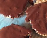Foto del paso 3 de la receta: Galletas de Avena y Pasas con Baño de Chocolate