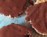 Foto del paso 3 de la receta: Galletas de Avena y Pasas con Baño de Chocolate