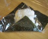 A picture of step 6 of Chicken Soboro and Egg Onigiri Sandwich.