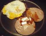 A picture of step 4 of Teriyaki Ham and Egg Toast.