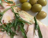 Foto del paso 9 de la receta: Bocadillo frío de fiambre de pollo, con allioli, tomate y rúcula