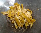 รูปขั้นตอนการทำที่ 3 ของ ฟักทองผัดไข่