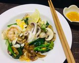 A picture of step 3 of Pad See Ew with Seafood.