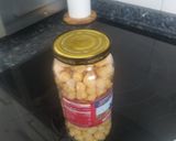 Foto del paso 1 de la receta: Ensalada de garbanzos de bote,