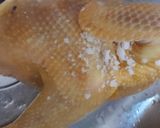 Hình bước làm 1 của món Gà luộc lá chanh