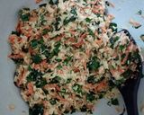 Foto del paso 3 de la receta: Tortitas de pechuga de pollo con zanahoria y espinacas