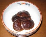 A picture of step 4 of Sun Dried Shiitake Mushrooms with Butter and Soy Sauce.
