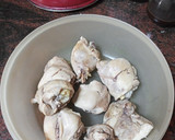 Foto del paso 1 de la receta: Muslos de pollo en escabeche con papas fritas