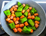 Foto del paso 2 de la receta: Huevos rotos con chistorra y pimientos verdes