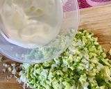 Foto del passaggio 1 della ricetta Frittatine di albume con zucchine e scalogno