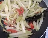 Foto langkah ke 4 dari resep Tumis Labu Siam Sawi Hijau.