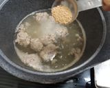 รูปขั้นตอนการทำที่ 1 ของ ข้าวต้มเห็ดหมูสับ