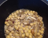 Foto del paso 2 de la receta: Garbanzos con queso camembert y setas variadas