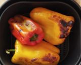 Foto del passaggio 2 della ricetta Peperoni arrostiti, cottura airfryer 🌷