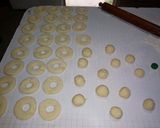 Foto del paso 7 de la receta: Bolitas y rosquitas