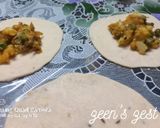 A picture of step 4 of Matar Aloo Kachoris.
