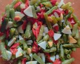 Foto del paso 3 de la receta: Ensalada de judías verdes y piquillos con huevo 🥗🥚