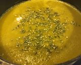 Une image de l'étape 10 de Soupe de pommes de terre et poireaux au curcuma et à la crème.