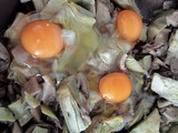 Revuelto de setas con alcachofas