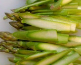 A picture of step 1 of Asparagus in Butter and Soy Sauce.