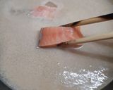 รูปขั้นตอนการทำที่ 2 ของ Salmon Miso Nabe (หม้อไฟแซลมอนมิโซะ)