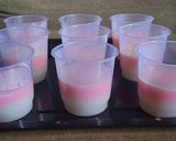 Foto langkah ke 1 dari resep Puding Susu Coklat Stroberi.