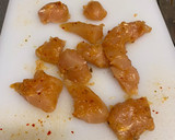 Foto del paso 1 de la receta: Brochetas de solomillo de pollo adobadas con tomatitos y calabacines