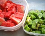 A picture of step 1 of Watermelon & Kiwi Slush with Tapioca Pearls.