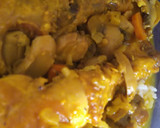 Foto del paso 4 de la receta: Muslitos de pollo en salsa con champiñones y frutos secos