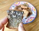 Hình bước làm 5 của món Snack Da Cá Hồi Chiên Giòn Rụm
