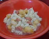 Foto langkah ke 1 dari resep Sup makroni sosis.