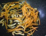 A picture of step 6 of Stir-fried Bifun Noodles with lots of Spring Cabbage and Sweet Onions.