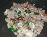 Foto langkah ke 3 dari resep Tumis Ikan Dori.