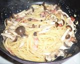 A picture of step 5 of Mushroom and Bacon Cheese Cream Pasta.
