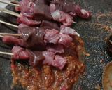 Foto langkah ke 3 dari resep Sate kambing bumbu merah.