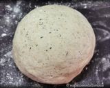 Foto del passaggio 5 della ricetta Pizza Gluten Free Con Polpo e Cipolle di Breme