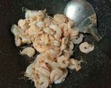รูปขั้นตอนการทำที่ 2 ของ กุ้งผัดกระเทียมพริกไทย😋